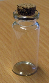Sklenená fľaštička s korkovým  uzáverom  11,5 ml