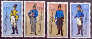 Historické poštové uniformy 