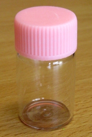 Sklenená fľaštička s plastovým  uzáverom