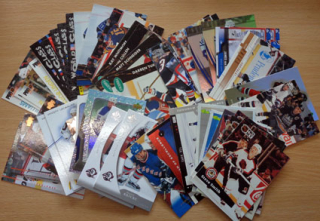 LOT 100 ks hokejových kartičiek